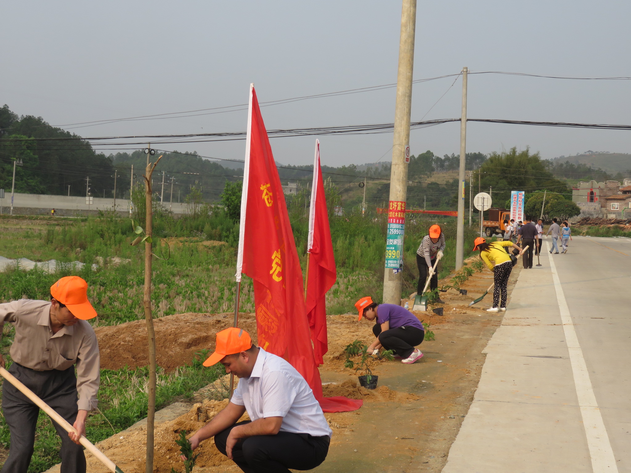3月19日，龍圩區(qū)人民政府麥用潤副區(qū)長、大坡鎮(zhèn)政府鐘柱海書記、桂東公路管理局陳志武書記、蒼梧公路管理局樂金梅局長等領(lǐng)導(dǎo)與