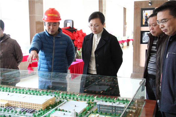 區(qū)總調(diào)研組到再生園區(qū)參觀(guān)調(diào)研