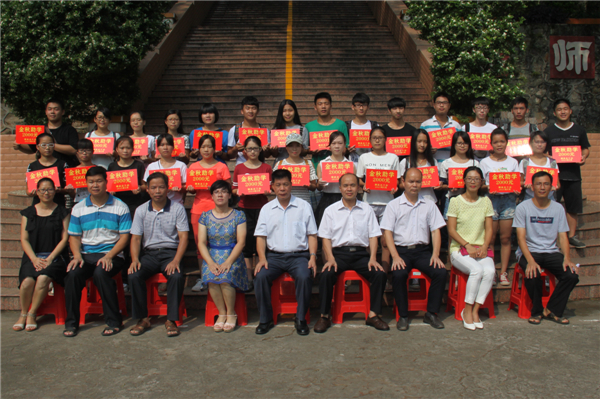 藤縣總工會開展2015年金秋助學(xué)金發(fā)放活動