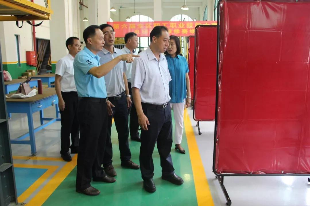 “細組織 精準備”領(lǐng)導視察全區(qū)技能大賽準備工作