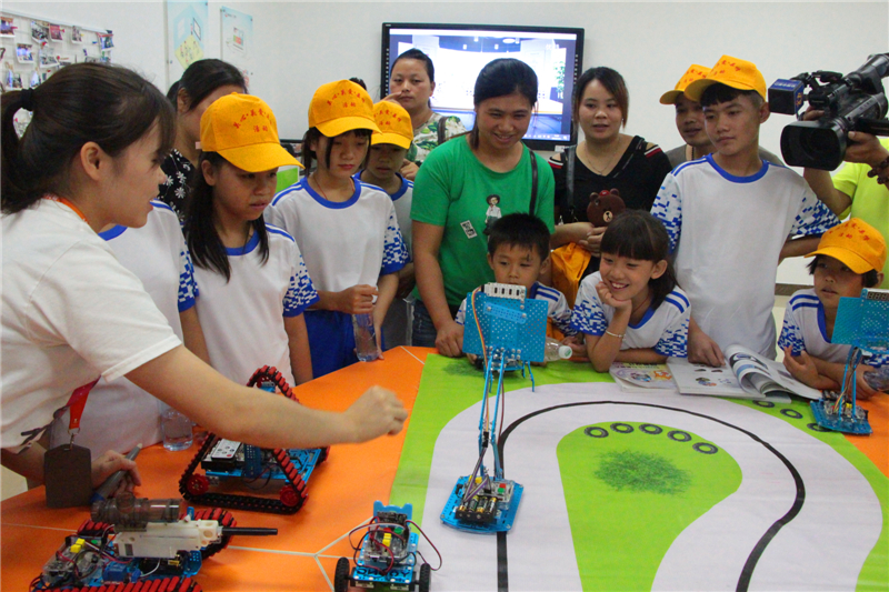 親子團聚 共享溫馨美好時光——小記留守兒童暑期赴粵與父母團聚活動