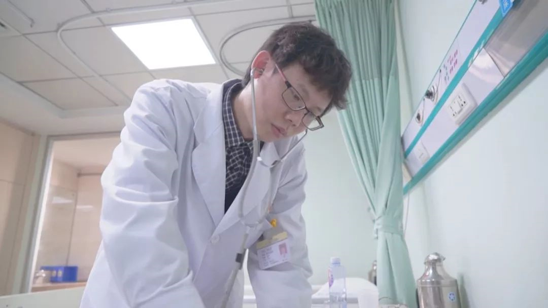 盡職盡責(zé)好醫(yī)生，他是心血管病患者的“生命守護(hù)神”