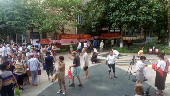 2021年9月17日市總工會(huì)聯(lián)合職工燈謎協(xié)會(huì)來(lái)到藍(lán)天港灣小區(qū)舉辦&ldquo;我們的節(jié)日.中秋&rdquo;燈謎展猜及詩(shī)詞協(xié)會(huì)進(jìn)機(jī)關(guān)、社區(qū)、家庭宣傳活動(dòng)4