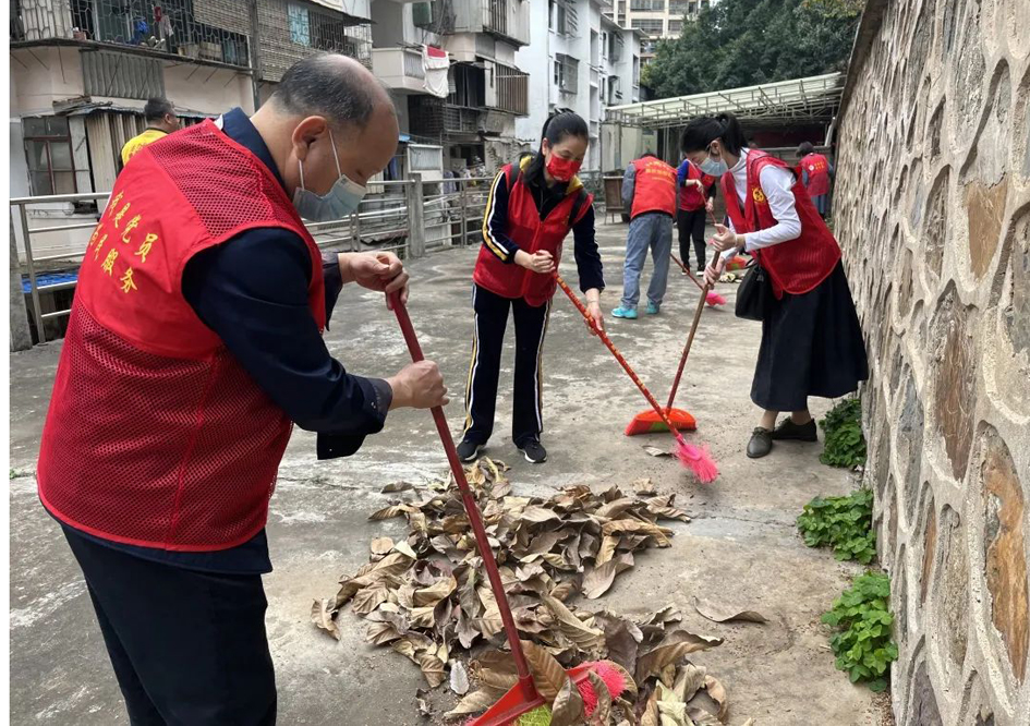 群力協(xié)作同清潔，學(xué)習(xí)雷鋒好榜樣