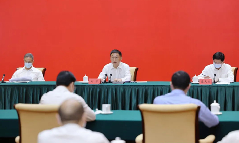 自治區(qū)黨委召開學(xué)習(xí)貫徹習(xí)近平總書記在慶祝中國共產(chǎn)主義青年團(tuán)成立100周年大會(huì)上的重要講話精神座談會(huì)