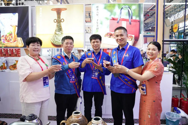 梧茶飄香展魅力，技能創(chuàng)新眾人捧丨梧州六堡茶亮相第二屆大國(guó)工匠創(chuàng)新交流大會(huì)