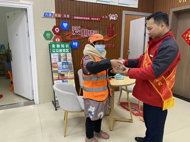 冬至團(tuán)圓日，工會(huì)服務(wù)暖心間