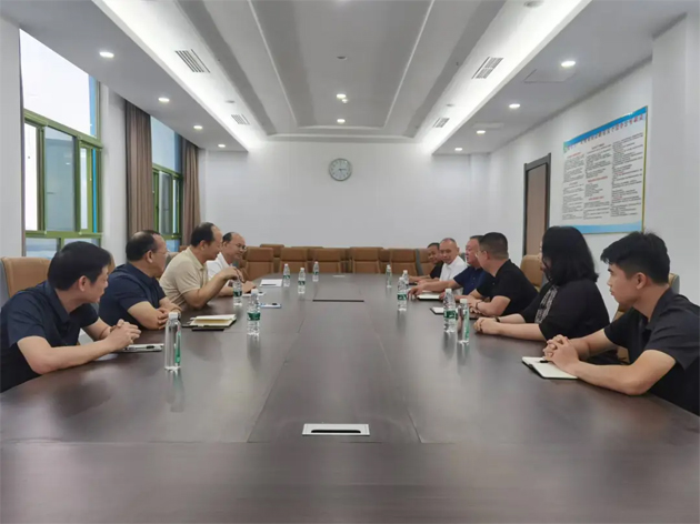 市總工會調(diào)研組到翅冀鋼鐵調(diào)研工會工作