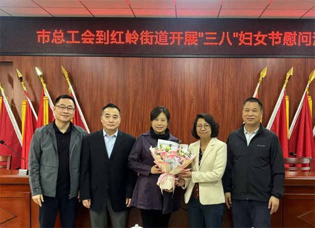 “花”樣過(guò)節(jié)，綻放巾幗芳華系列（三）丨市總工會(huì)開展巾幗勞模工匠走訪慰問(wèn)活動(dòng)