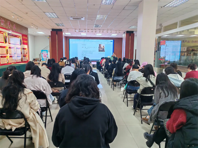 “花”樣過節(jié)，綻放巾幗芳華系列（七）丨市總工會舉辦主題詩歌講座感悟語言魅力
