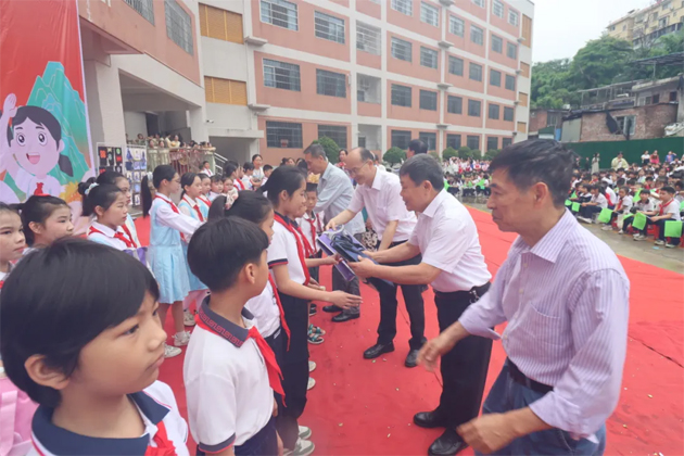 市總工會開展2025年“六一”兒童節(jié)關愛慰問活動