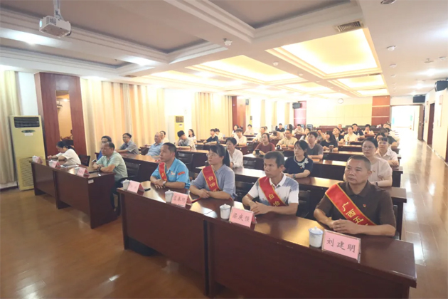 熱血沸騰！梧州市總工會(huì)組織集中收看紀(jì)念中國(guó)人民抗日戰(zhàn)爭(zhēng)暨世界反法西斯戰(zhàn)爭(zhēng)勝利80周年大會(huì)