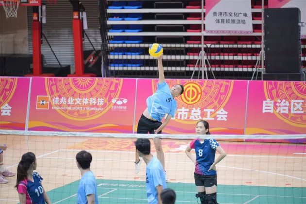 “永遠(yuǎn)跟黨走 奮進(jìn)新征程”第二屆全區(qū)職工運(yùn)動(dòng)會(huì)昨天拉開帷幕 激烈比賽進(jìn)行中