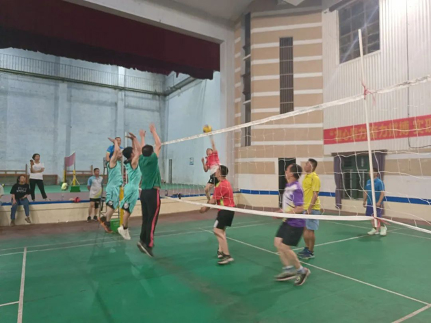 運(yùn)動點(diǎn)燃激情，拼搏展現(xiàn)風(fēng)采