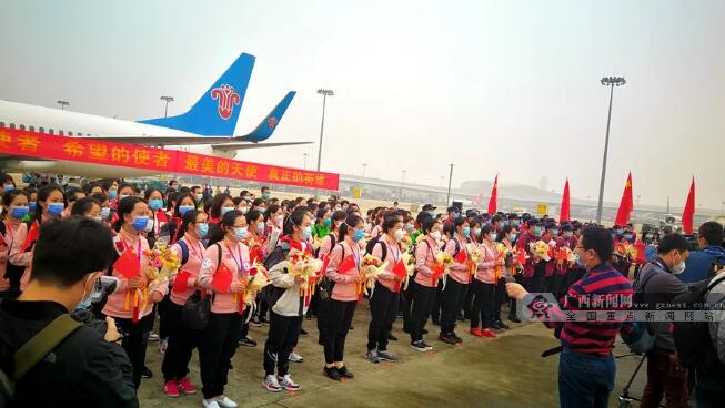 今天，梧州的英雄辭別黃鶴樓回家了