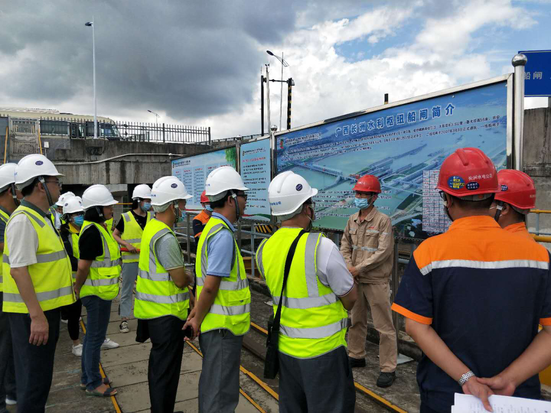 萬(wàn)秀區(qū)總工會(huì)組織開展“黨旗在我心中”主題黨日活動(dòng)