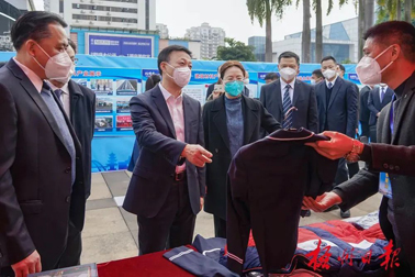 “梧州人愛用梧州產(chǎn)品”暨工業(yè)產(chǎn)品冬季展銷活動啟動