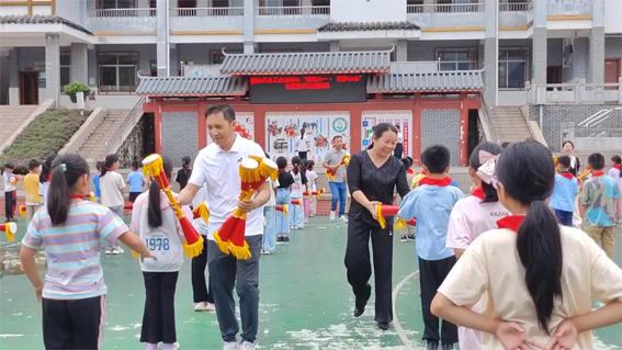 蒙山縣總工會開展“情暖六一·筑夢未來”公益助學(xué)主題活動