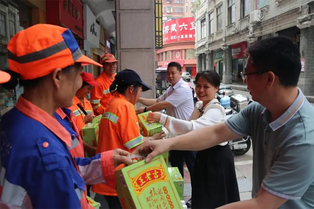 萬(wàn)秀區(qū)總工會(huì)2025年送清涼慰問(wèn)活動(dòng)正式啟動(dòng)