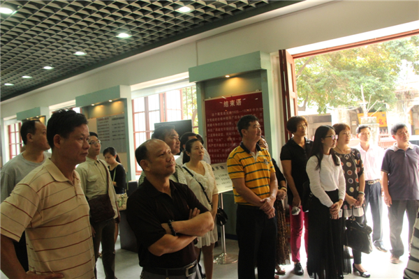 市總工會組織干部職工到地委、特委舊址參觀學(xué)習(xí)