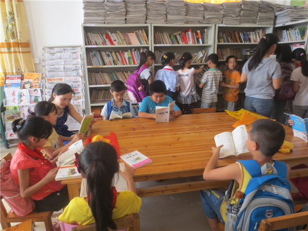 從５月下旬至６月中旬，藤縣金雞鎮(zhèn)婦聯(lián)、文化站等單位在今年&ldquo;六一&rdquo;前后聯(lián)合開展&ldquo;每天半小時(shí)，書相伴成長&rdquo;活動(dòng)，發(fā)動(dòng)巾幗志愿